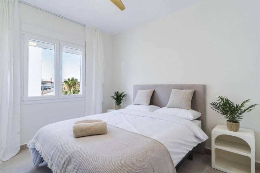 3 bedroom Apartment for rent in Estepona - € 1,850 (Ref: 9726233)