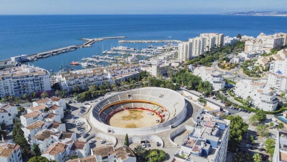 3 bedroom Apartment for rent in Estepona - € 1,850 (Ref: 9726233)