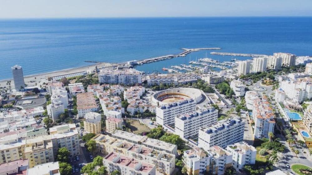 3 bedroom Apartment for rent in Estepona - € 1,850 (Ref: 9726233)