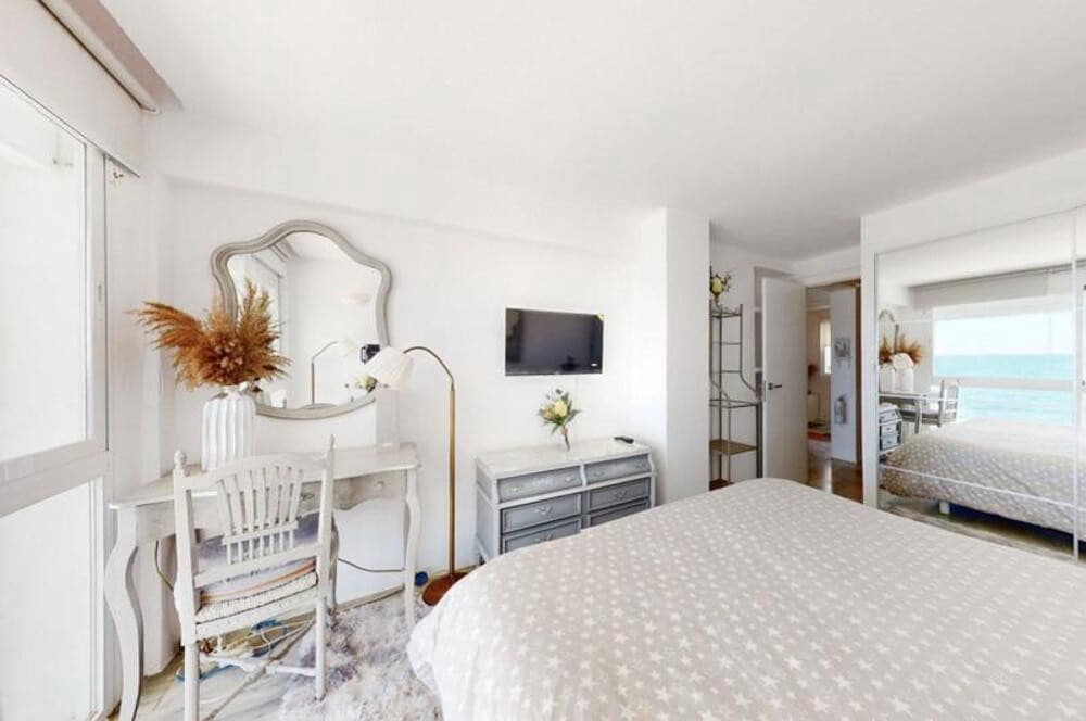 4 chambre Appartement à vendre à Estepona avec piscine garage - 949 000 € (Ref: 9731613)