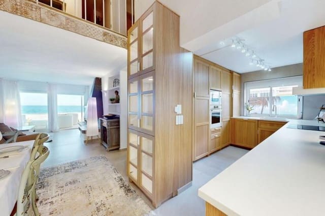 4 chambre Appartement à vendre à Centro, Estepona avec piscine garage - 949 000 € (Ref: 9731613)