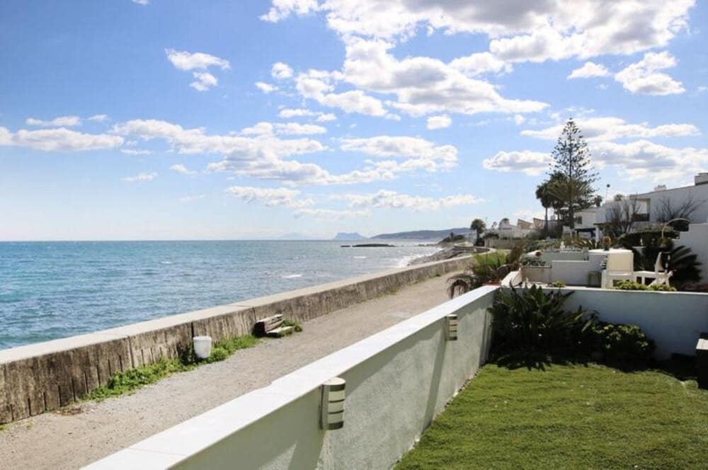 4 chambre Appartement à vendre à Estepona avec piscine garage - 949 000 € (Ref: 9731613)