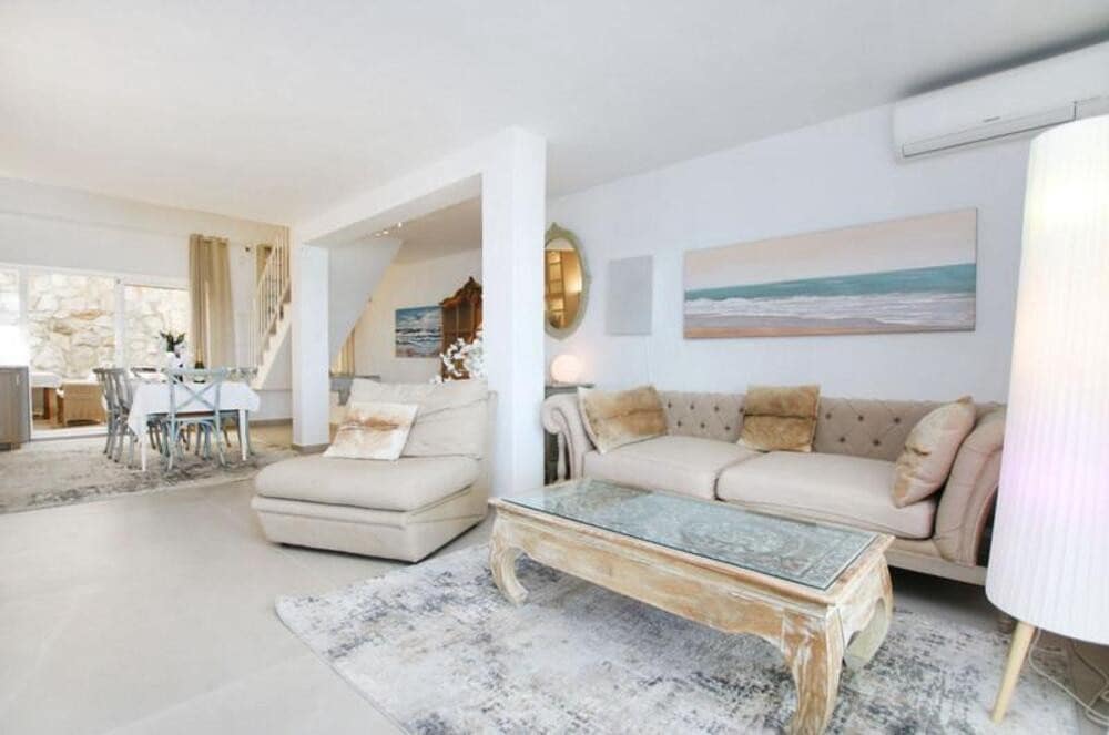 4 bedroom Apartment for sale in Estepona with pool garage - € 949,000 (Ref: 9731613)