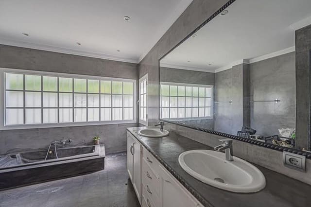 4 chambre Villa/Maison à vendre à El Paraiso, Estepona avec piscine garage - 1 700 000 € (Ref: 9731614)