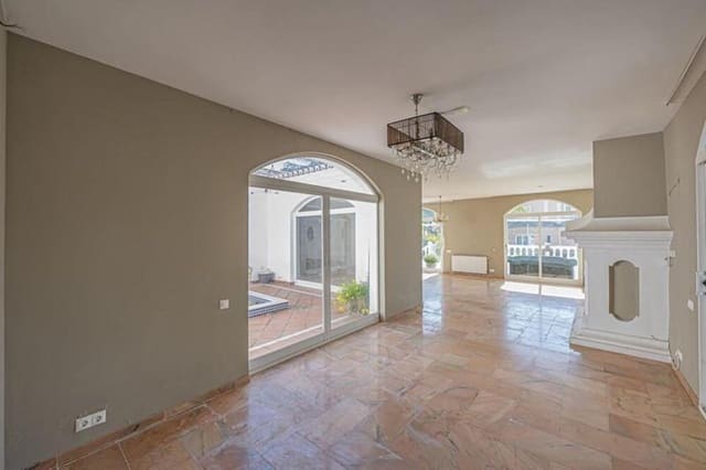 4 sypialnia Willa na sprzedaż w El Paraiso, Estepona z basenem garażem - 1 700 000 € (Ref: 9731614)