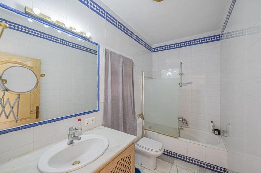 4 soverom Villa til salgs i El Paraiso med svømmebasseng garasje - € 1 700 000 (Ref: 9731614)