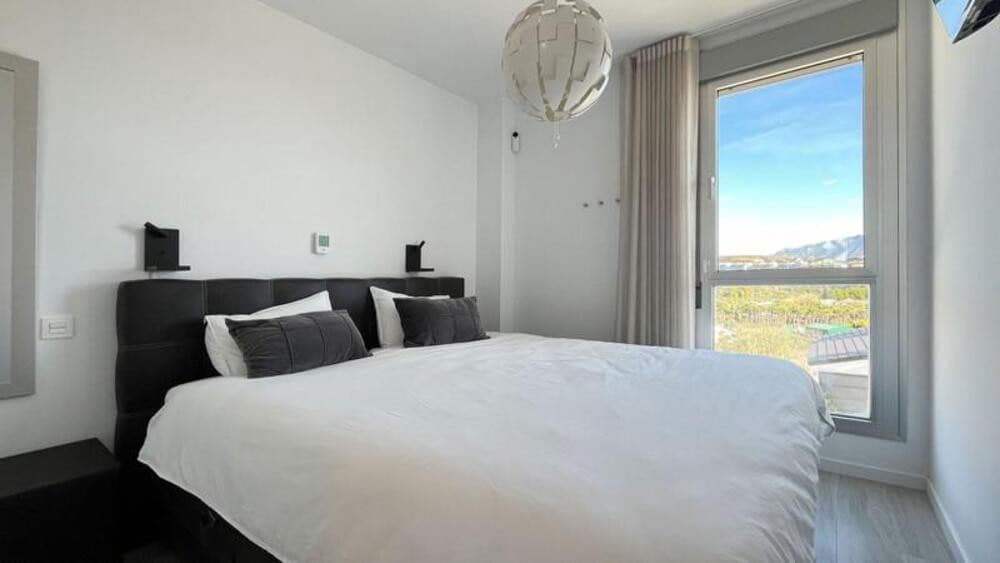 2 sypialnia Penthouse na sprzedaż w Benahavis z basenem garażem - 595 000 € (Ref: 9735052)