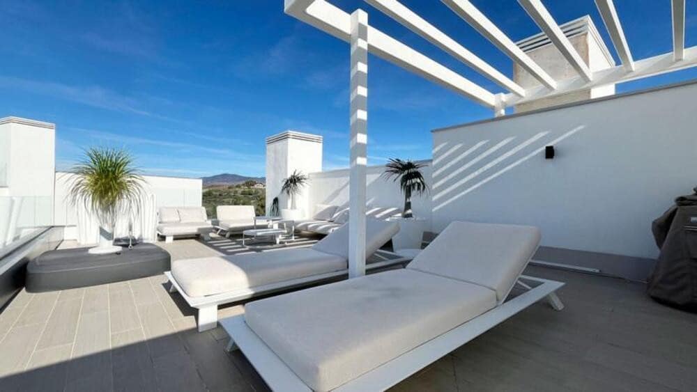 2 sypialnia Penthouse na sprzedaż w Benahavis z basenem garażem - 595 000 € (Ref: 9735052)