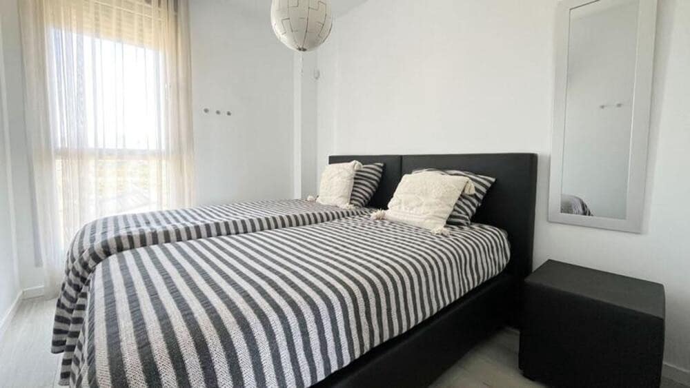 2 sypialnia Penthouse na sprzedaż w Benahavis z basenem garażem - 595 000 € (Ref: 9735052)