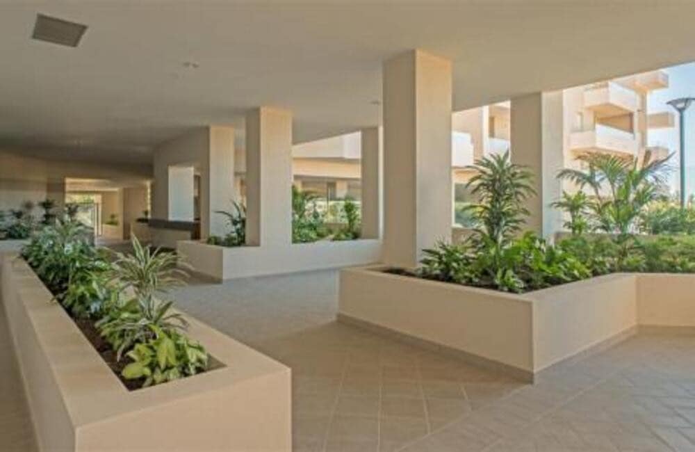 2 bedroom Penthouse for rent in Marbella with pool garage - € 2,000 (Ref: 9735053)