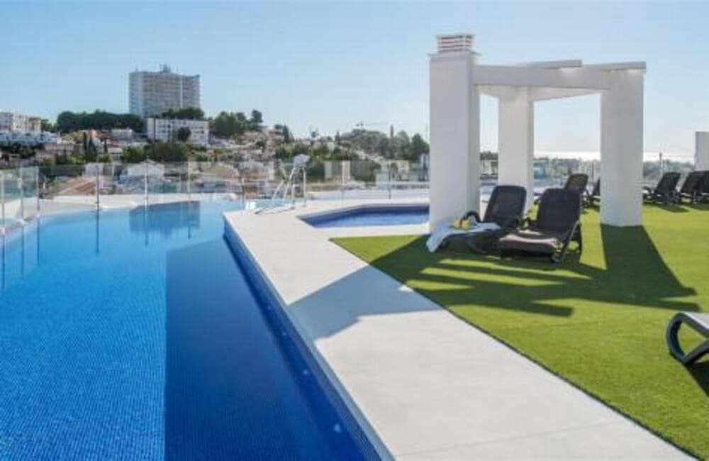 2 bedroom Penthouse for rent in Marbella with pool garage - € 2,000 (Ref: 9735053)