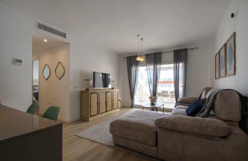 2 bedroom Penthouse for rent in Marbella with pool garage - € 2,000 (Ref: 9735053)