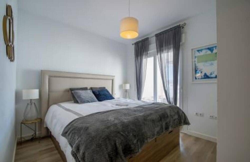 2 bedroom Penthouse for rent in Marbella with pool garage - € 2,000 (Ref: 9735053)