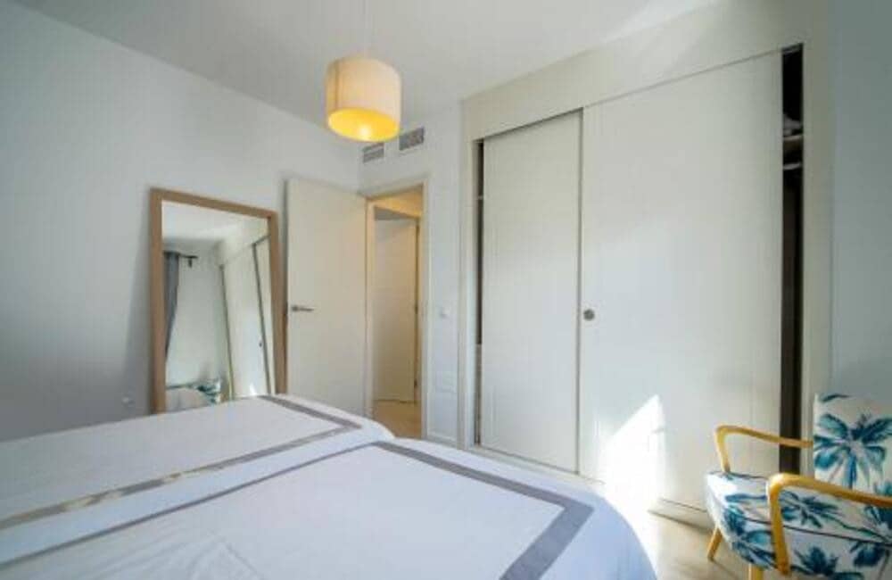 2 bedroom Penthouse for rent in Marbella with pool garage - € 2,000 (Ref: 9735053)