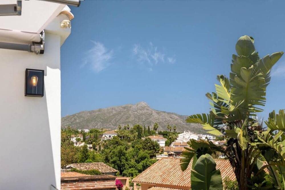 3 soveværelse Villa til salg i La Quinta med swimmingpool garage - € 1.990.000 (Ref: 9735055)