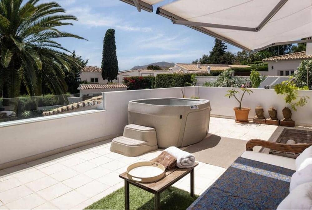 3 soveværelse Villa til salg i La Quinta med swimmingpool garage - € 1.990.000 (Ref: 9735055)