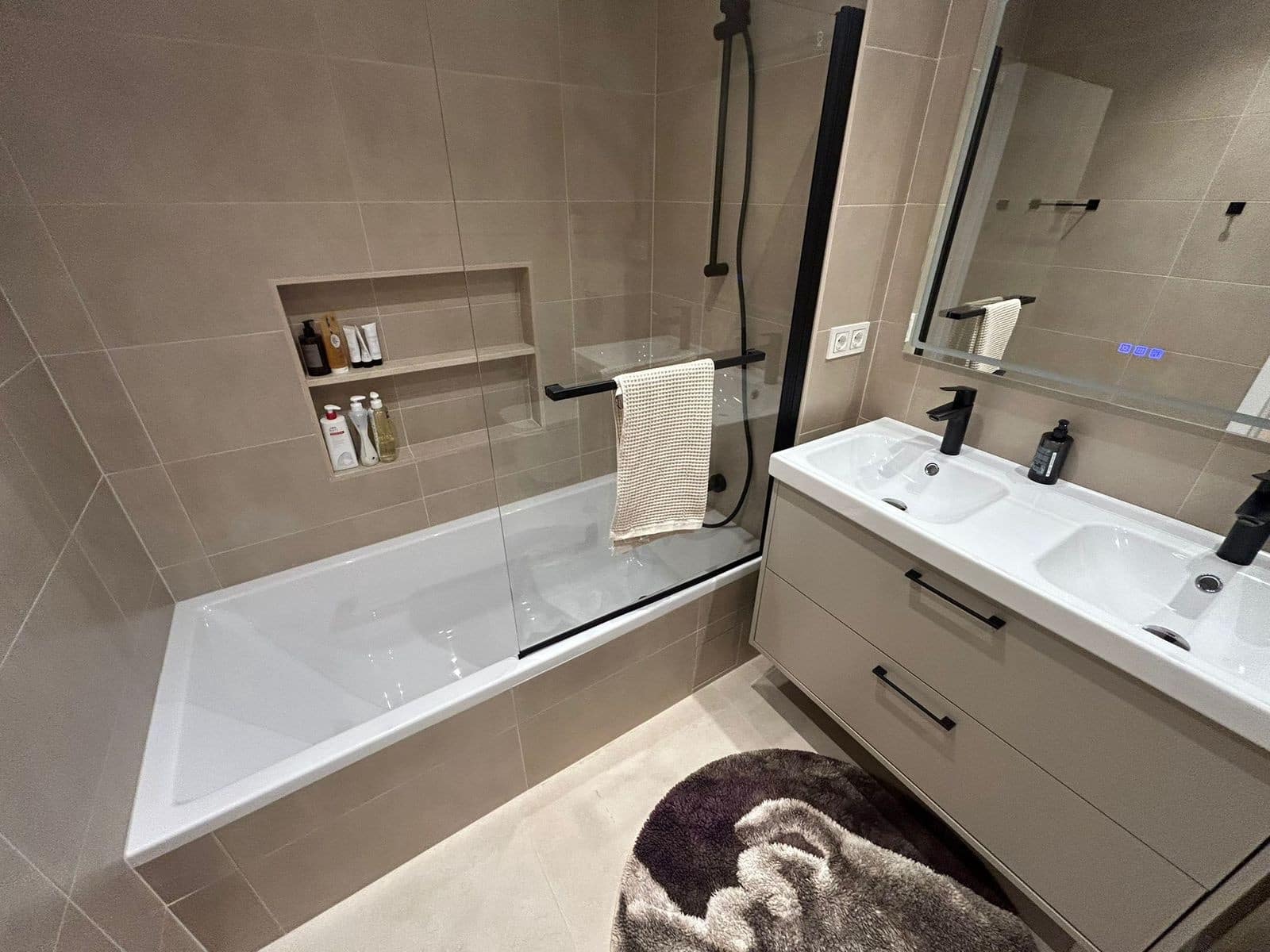 2 soverom Leilighet til leie i San Pedro de Alcantara med svømmebasseng garasje - € 2 700 (Ref: 9737862)