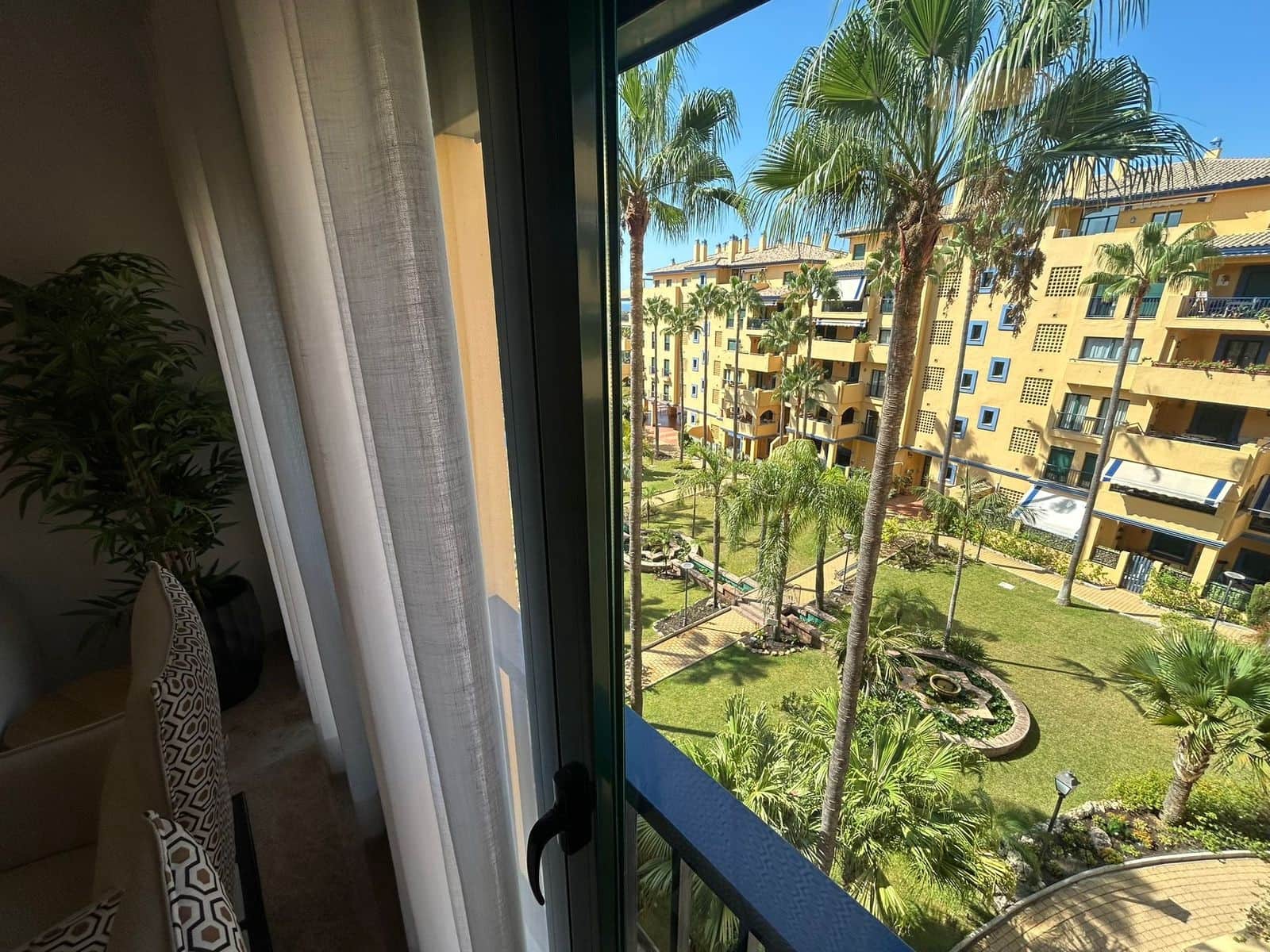 2 soverom Leilighet til leie i San Pedro de Alcantara med svømmebasseng garasje - € 2 700 (Ref: 9737862)