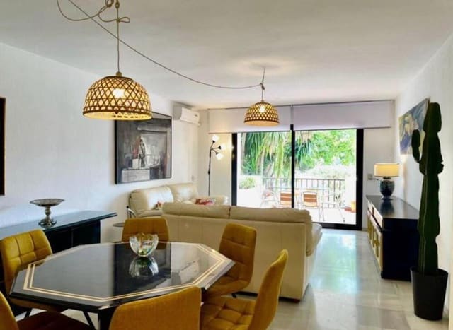 2 quarto Apartamento para arrendar em Puerto Banus, Marbella com garagem - 2 100 € (Ref: 9737863)