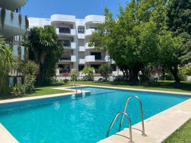 2 quarto Apartamento para arrendar em Puerto Banus, Marbella com garagem - 2 100 € (Ref: 9737863)