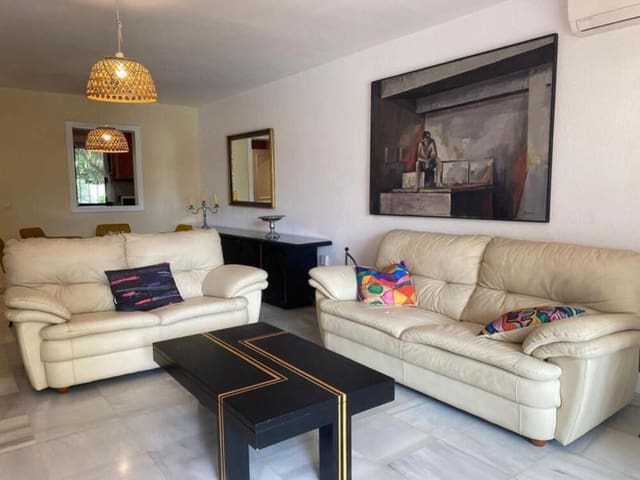 2 quarto Apartamento para arrendar em Puerto Banus, Marbella com garagem - 2 100 € (Ref: 9737863)