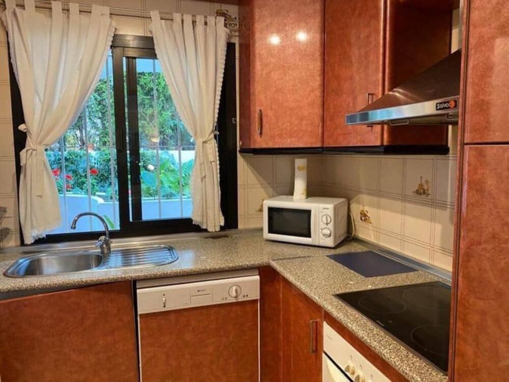 2 bedroom Apartment for rent in Puerto Banus with garage - € 2,100 (Ref: 9737863)