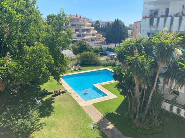 2 quarto Apartamento para arrendar em Puerto Banus, Marbella com garagem - 2 100 € (Ref: 9737863)