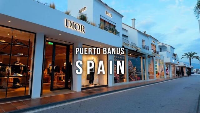 2 quarto Apartamento para arrendar em Puerto Banus, Marbella com garagem - 2 100 € (Ref: 9737863)