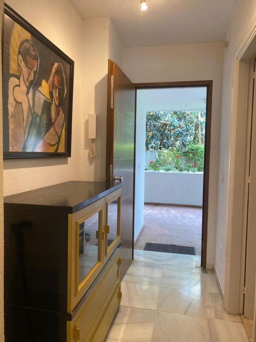 2 bedroom Apartment for rent in Puerto Banus with garage - € 2,100 (Ref: 9737863)