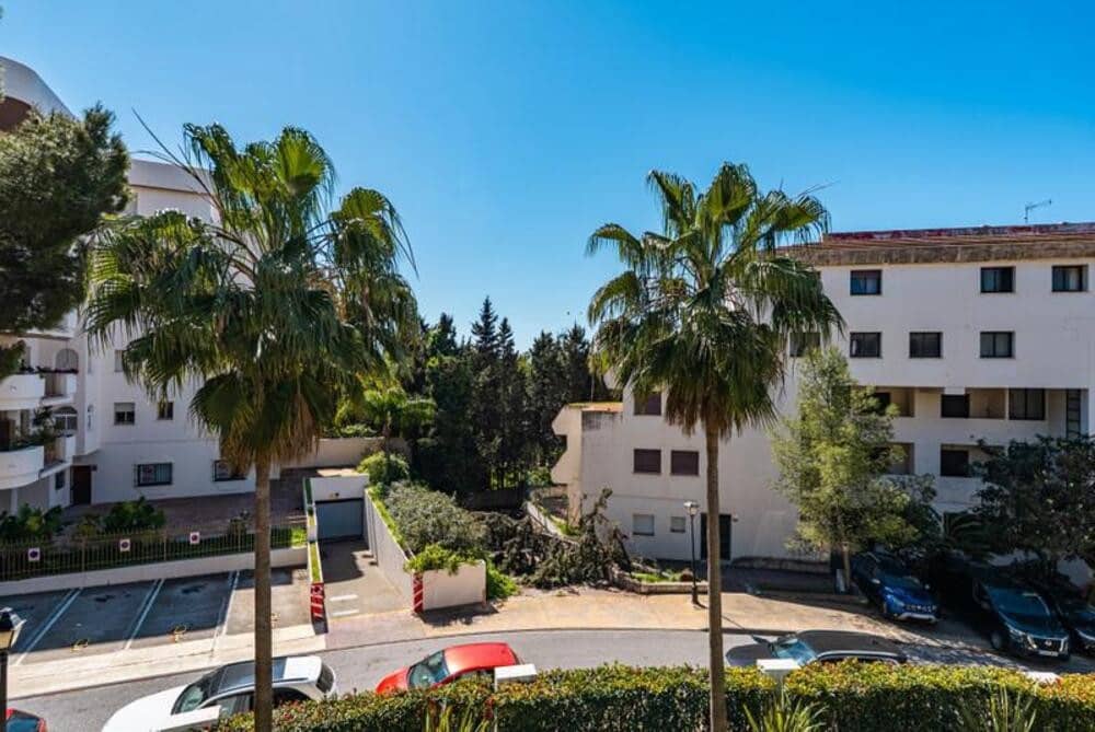 2 soverom Leilighet til leie i Marbella med svømmebasseng garasje - € 3 300 (Ref: 9737865)