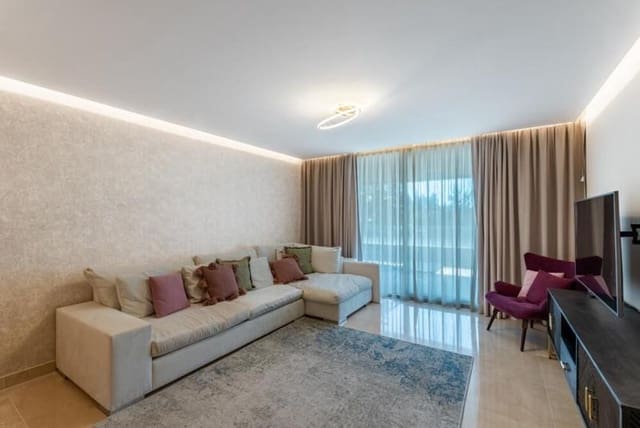 2 soverom Leilighet til leie i Nueva Andalucía Centro, Marbella med svømmebasseng garasje - € 3 300 (Ref: 9737865)