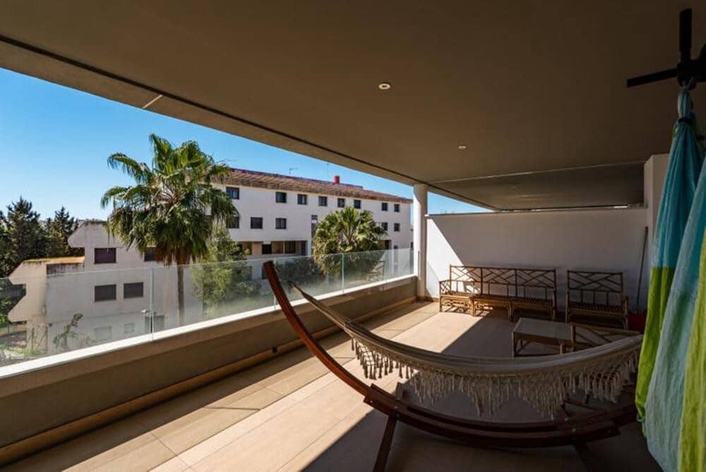 2 soverom Leilighet til leie i Marbella med svømmebasseng garasje - € 3 300 (Ref: 9737865)