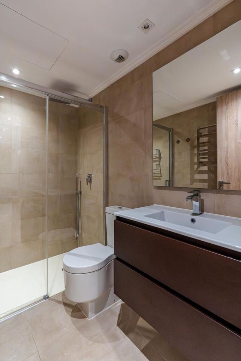 2 soverom Leilighet til leie i Marbella med svømmebasseng garasje - € 3 300 (Ref: 9737865)