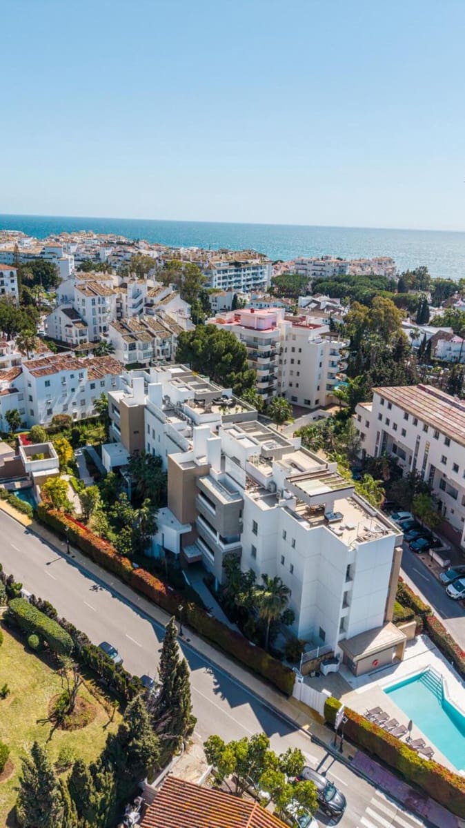 2 soverom Leilighet til leie i Marbella med svømmebasseng garasje - € 3 300 (Ref: 9737865)