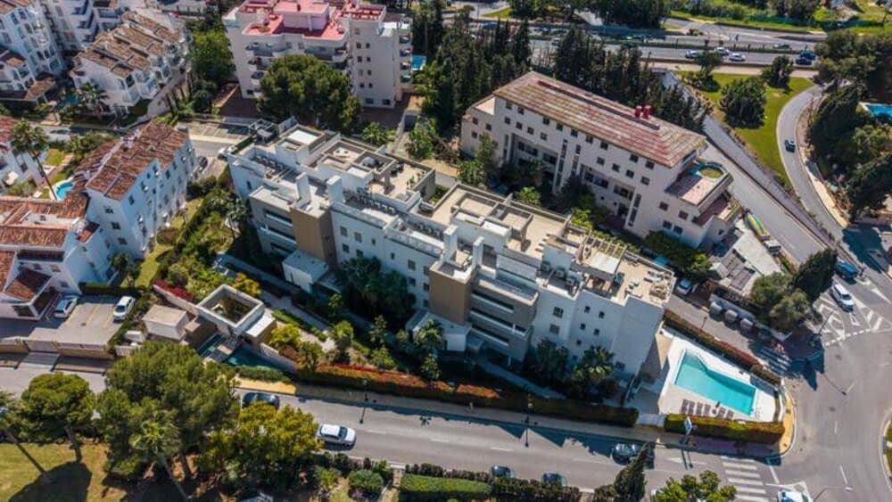 2 soverom Leilighet til leie i Marbella med svømmebasseng garasje - € 3 300 (Ref: 9737865)