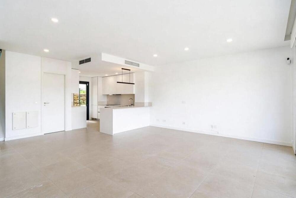 3 sovrum Semi-fristående Villa till salu i El Paraiso med pool garage - 745 000 € (Ref: 9747535)