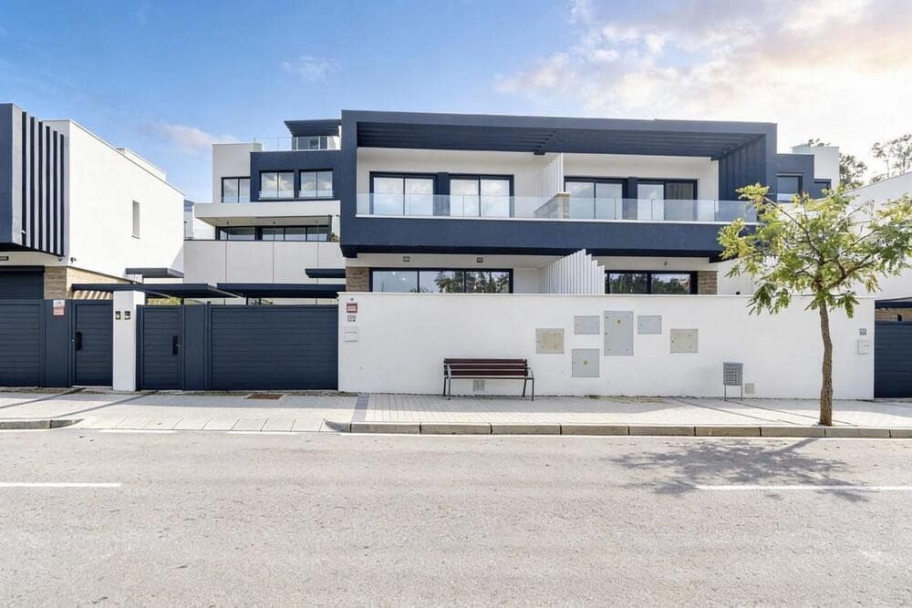 3 sovrum Semi-fristående Villa till salu i El Paraiso med pool garage - 745 000 € (Ref: 9747535)