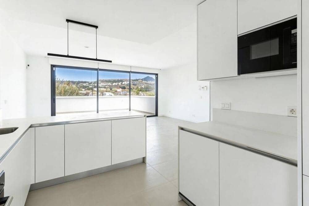 3 sovrum Semi-fristående Villa till salu i El Paraiso med pool garage - 745 000 € (Ref: 9747535)