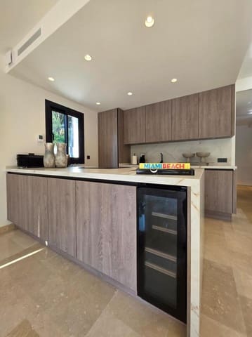 3 quarto Apartamento para arrendar em Lomas De Marbella, Marbella com piscina garagem - 5 000 € (Ref: 9747538)