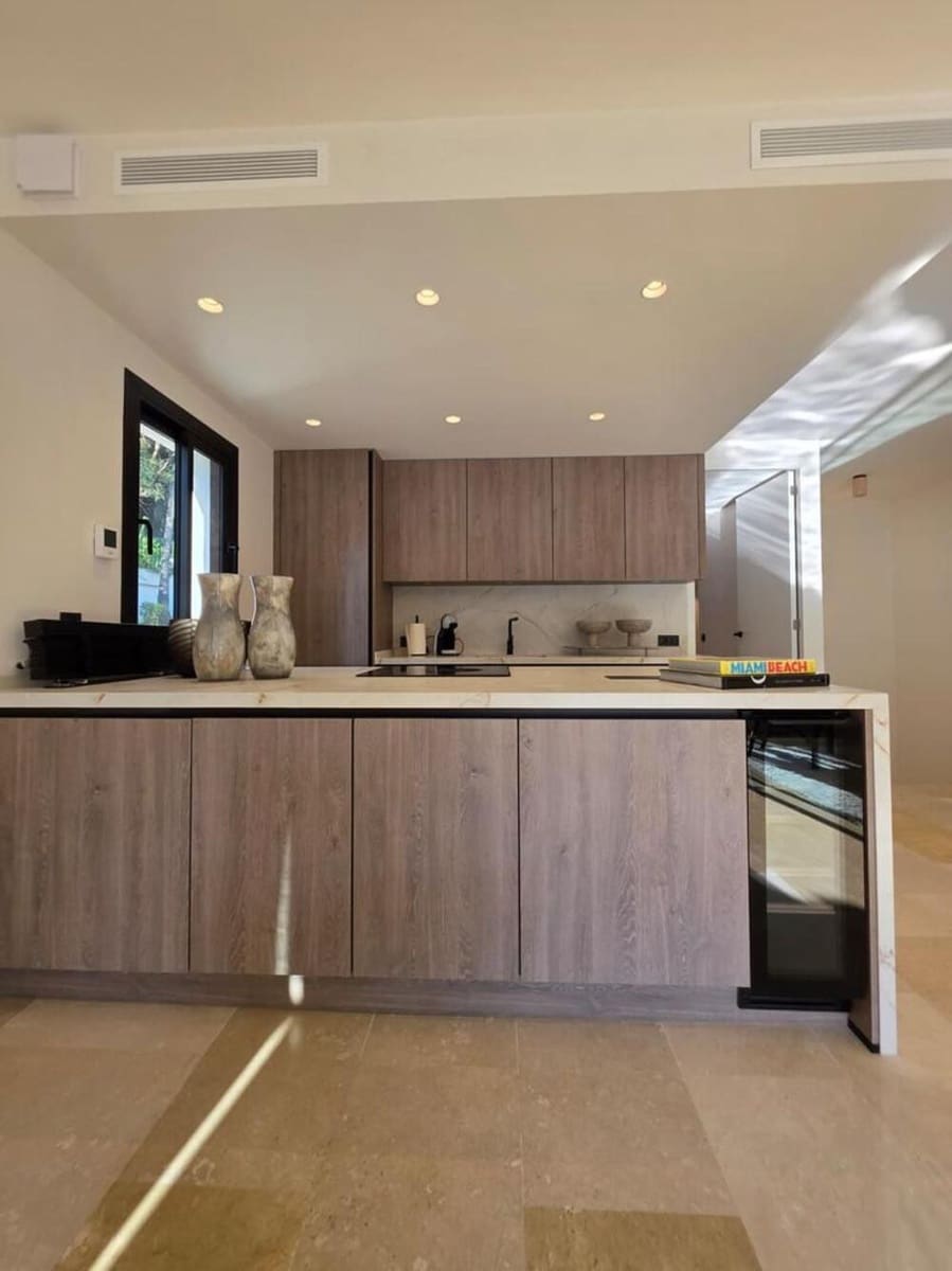 3 bedroom Apartment for rent in Marbella with pool garage - € 5,000 (Ref: 9747538)