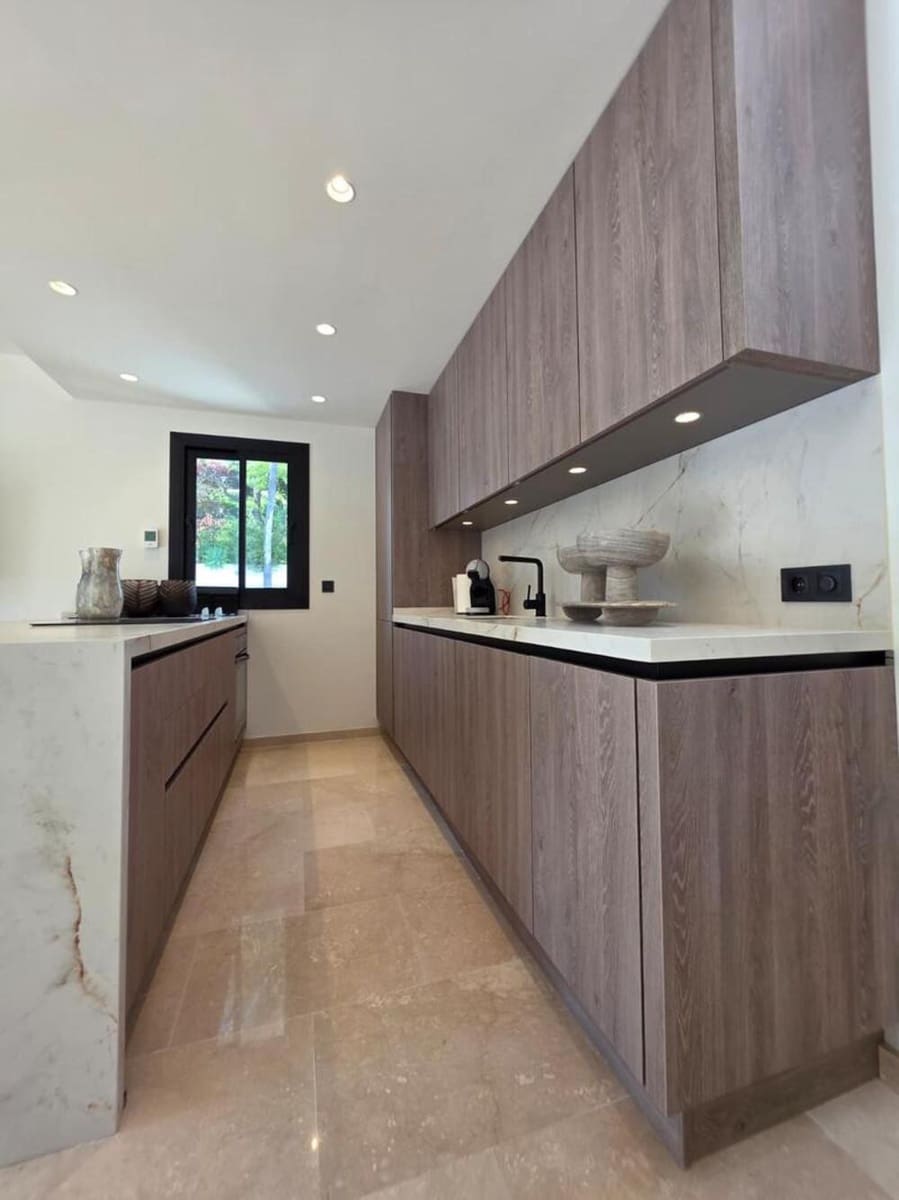 3 bedroom Apartment for rent in Marbella with pool garage - € 5,000 (Ref: 9747538)