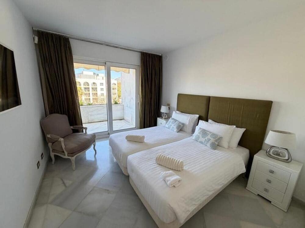 3 Zimmer Penthouse zu vermieten in Marbella mit Pool Garage - 14.000 € (Ref: 9747539)