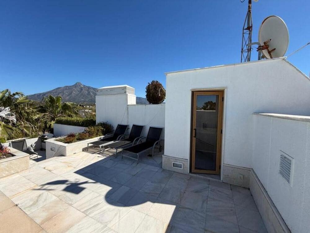 3 Zimmer Penthouse zu vermieten in Marbella mit Pool Garage - 14.000 € (Ref: 9747539)