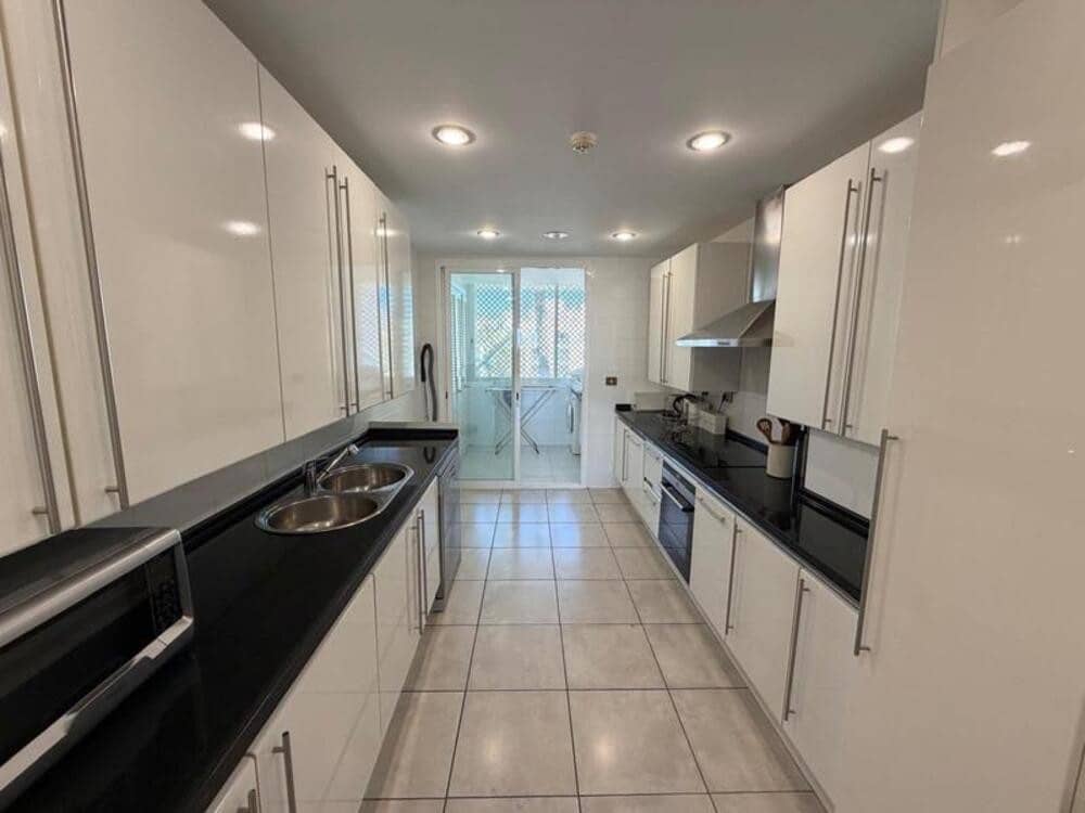 3 Zimmer Penthouse zu vermieten in Marbella mit Pool Garage - 14.000 € (Ref: 9747539)