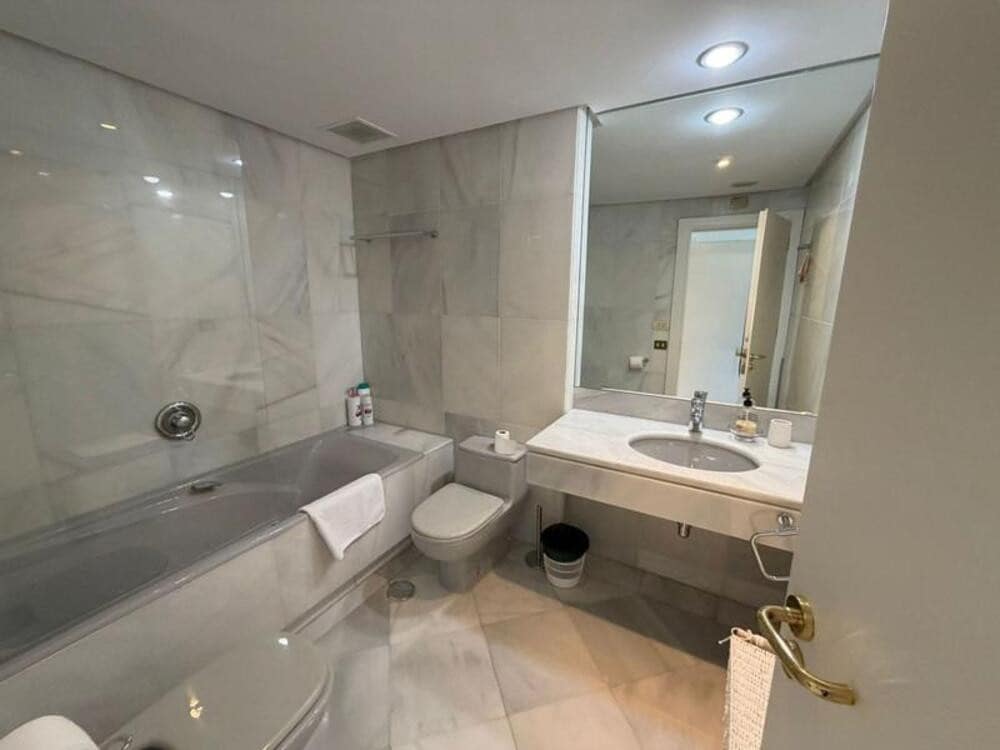 3 Zimmer Penthouse zu vermieten in Marbella mit Pool Garage - 14.000 € (Ref: 9747539)