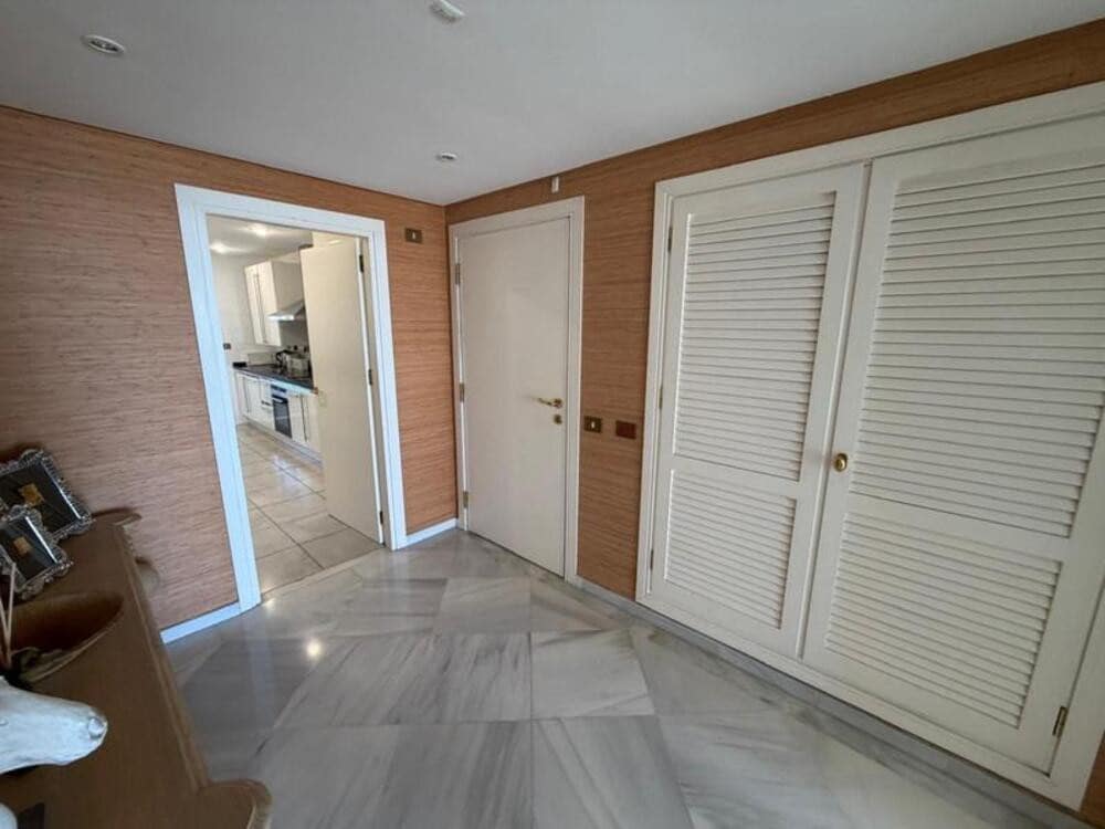 3 Zimmer Penthouse zu vermieten in Marbella mit Pool Garage - 14.000 € (Ref: 9747539)