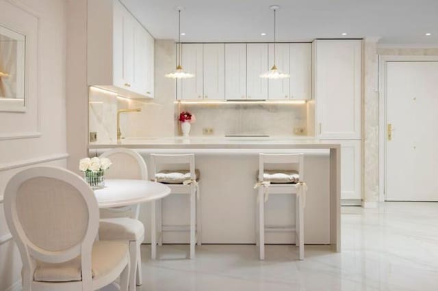 2 sypialnia Apartament do wynajęcia w Puerto Banus, Marbella z basenem garażem - 2 800 € (Ref: 9747540)