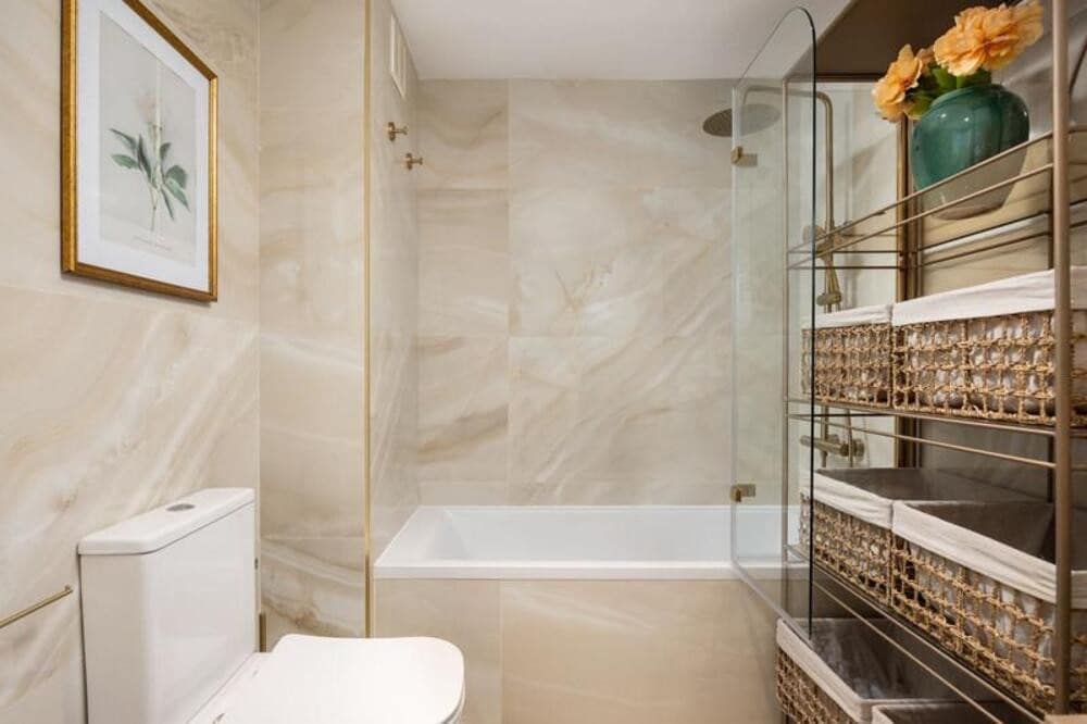 2 bedroom Apartment for rent in Marbella with pool garage - € 2,800 (Ref: 9747540)