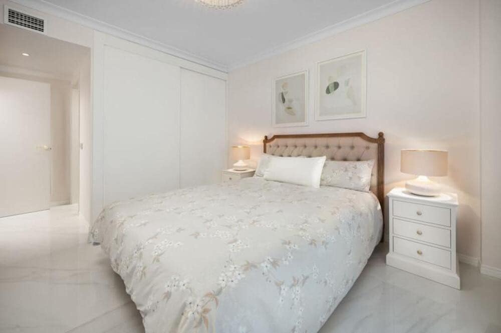 2 bedroom Apartment for rent in Marbella with pool garage - € 2,800 (Ref: 9747540)