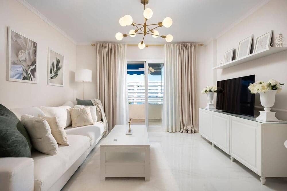 2 bedroom Apartment for rent in Marbella with pool garage - € 2,800 (Ref: 9747540)